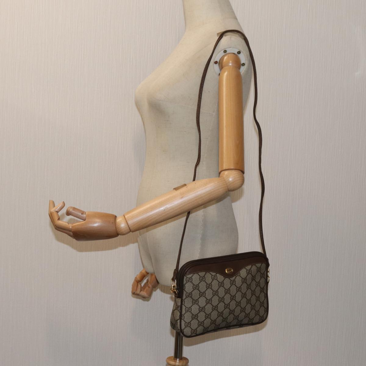 GUCCI GG Supreme Shoulder Bag PVC Beige 97 02 068 72620