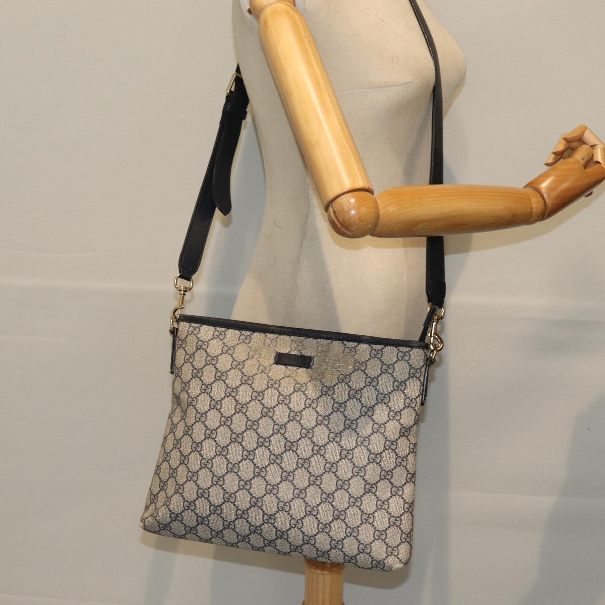 GUCCI GG Supreme Shoulder Bag PVC Outlet Navy 388924 73108