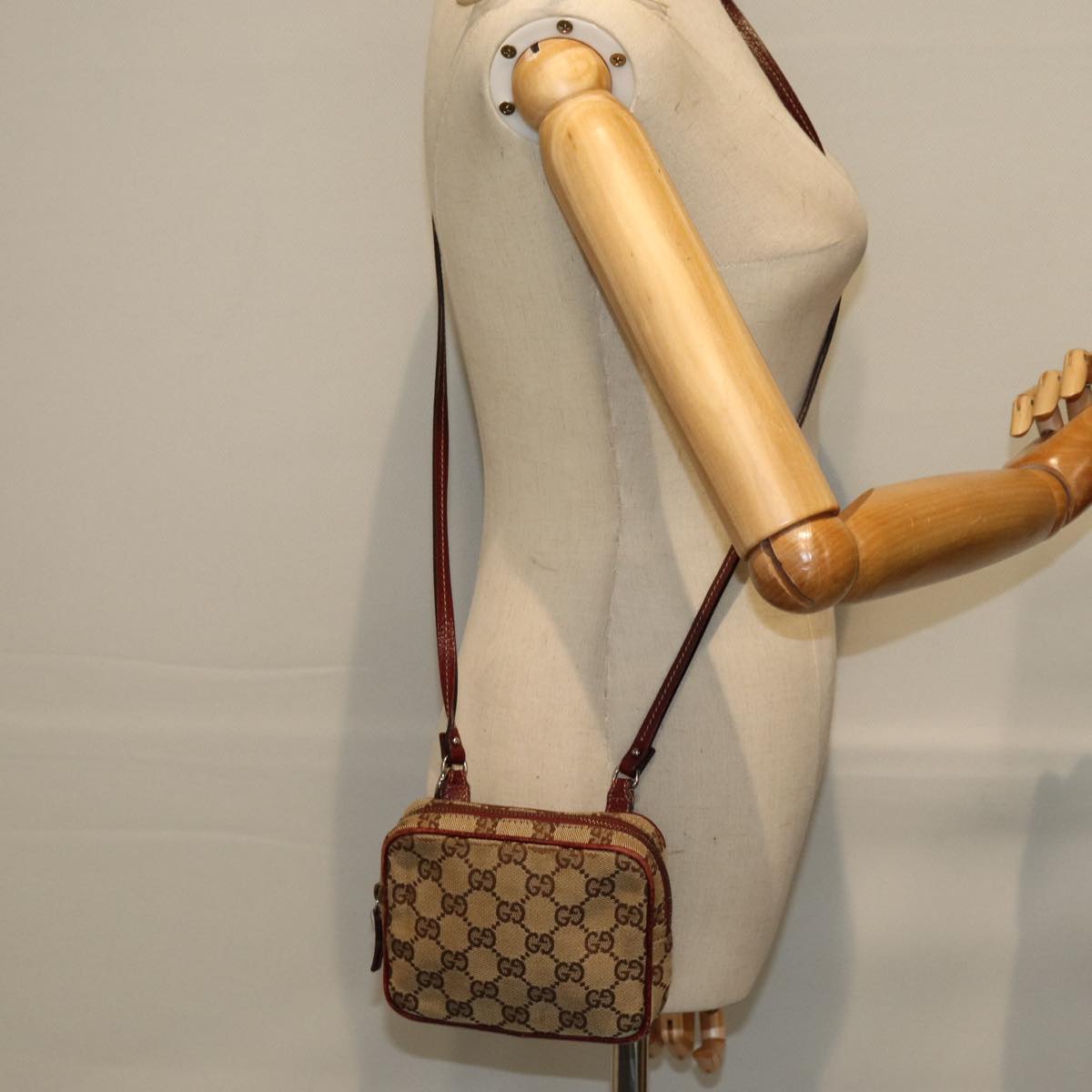 GUCCI GG Canvas Shoulder Pouch Beige 120975 73652