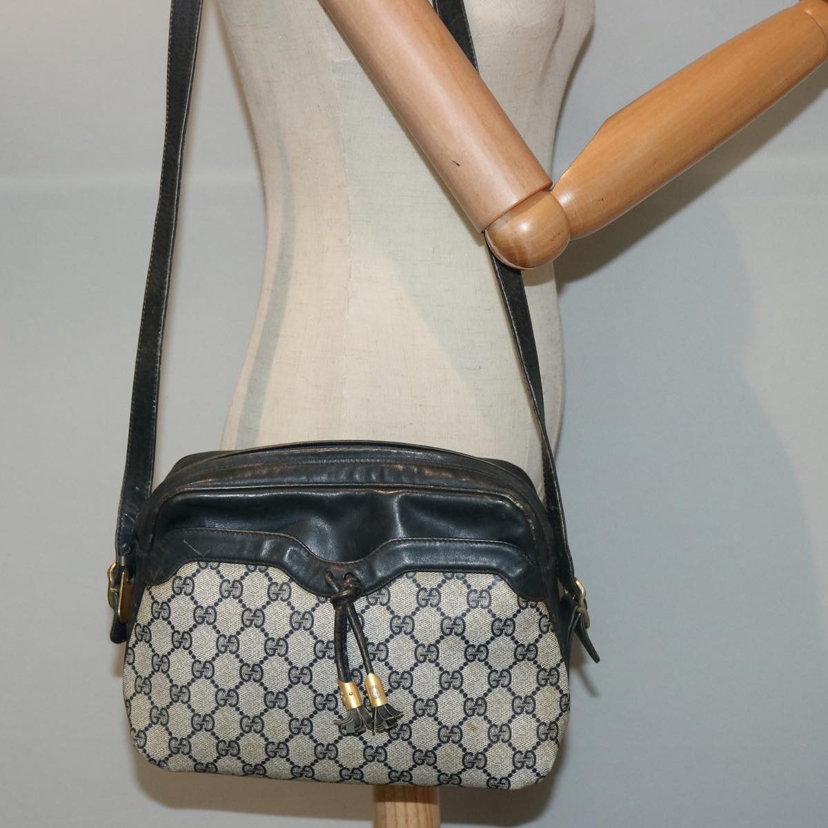 GUCCI GG Supreme Shoulder Bag PCV Navy 001 256 1066 76733