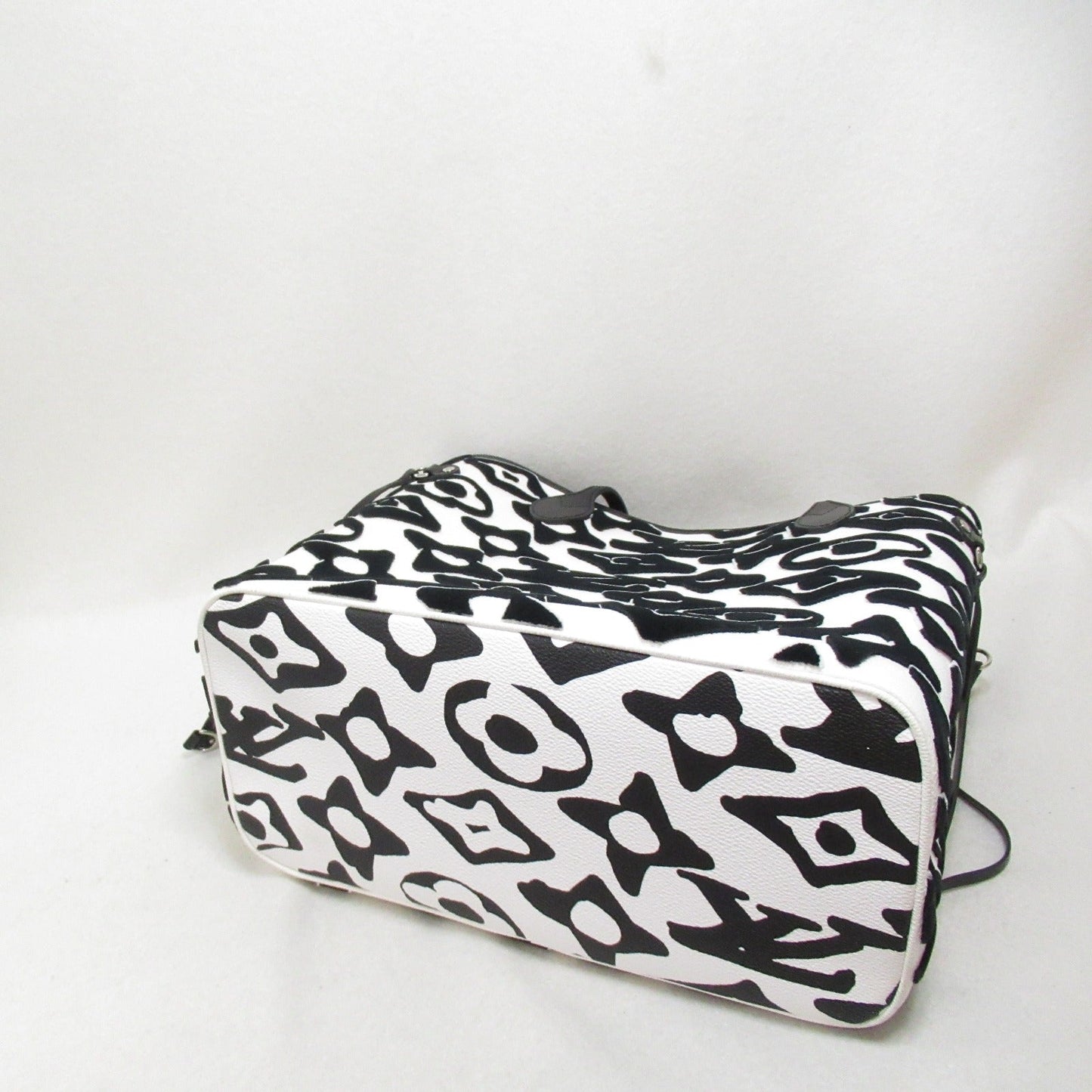 Louis Vuitton Louis Vuitton LV UF Newark MM Tote Bag Tortoise Bag PVC Coated Canvas Monogram Tufted White M45564