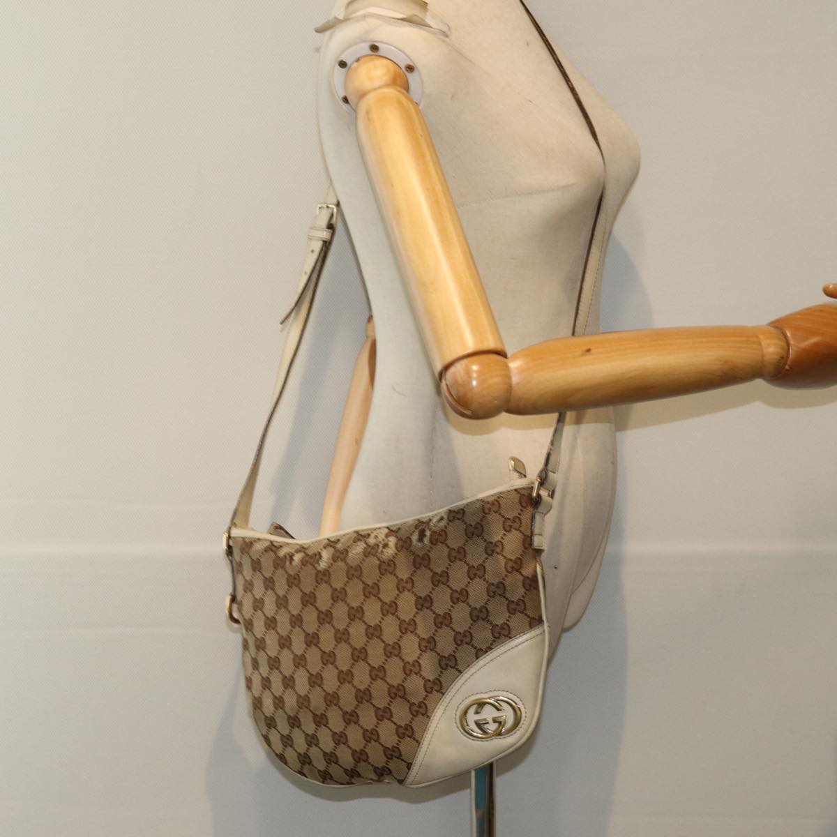 GUCCI GG Canvas Shoulder Bag Beige 77937