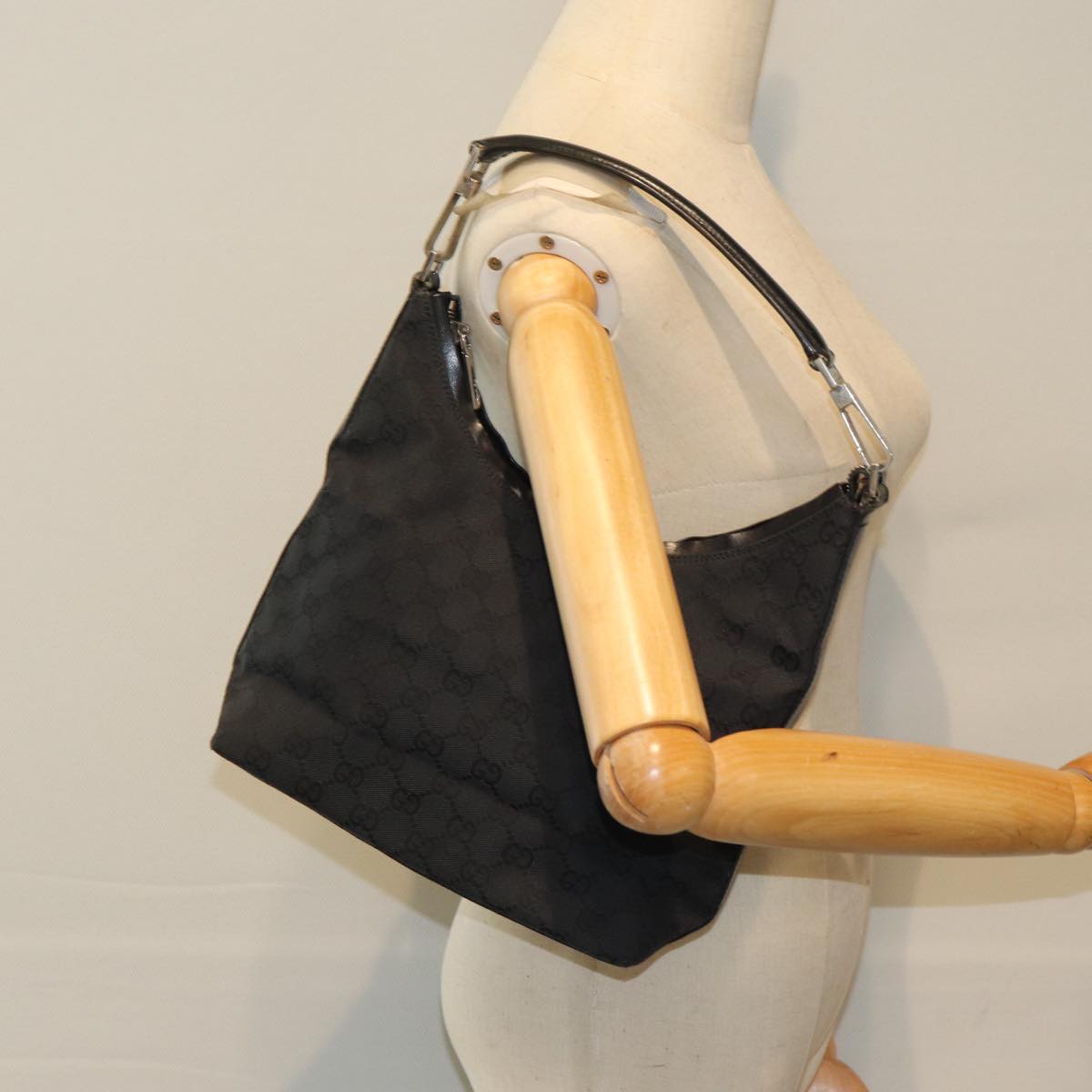 GUCCI GG Canvas Shoulder Bag Black 000 0602 79599