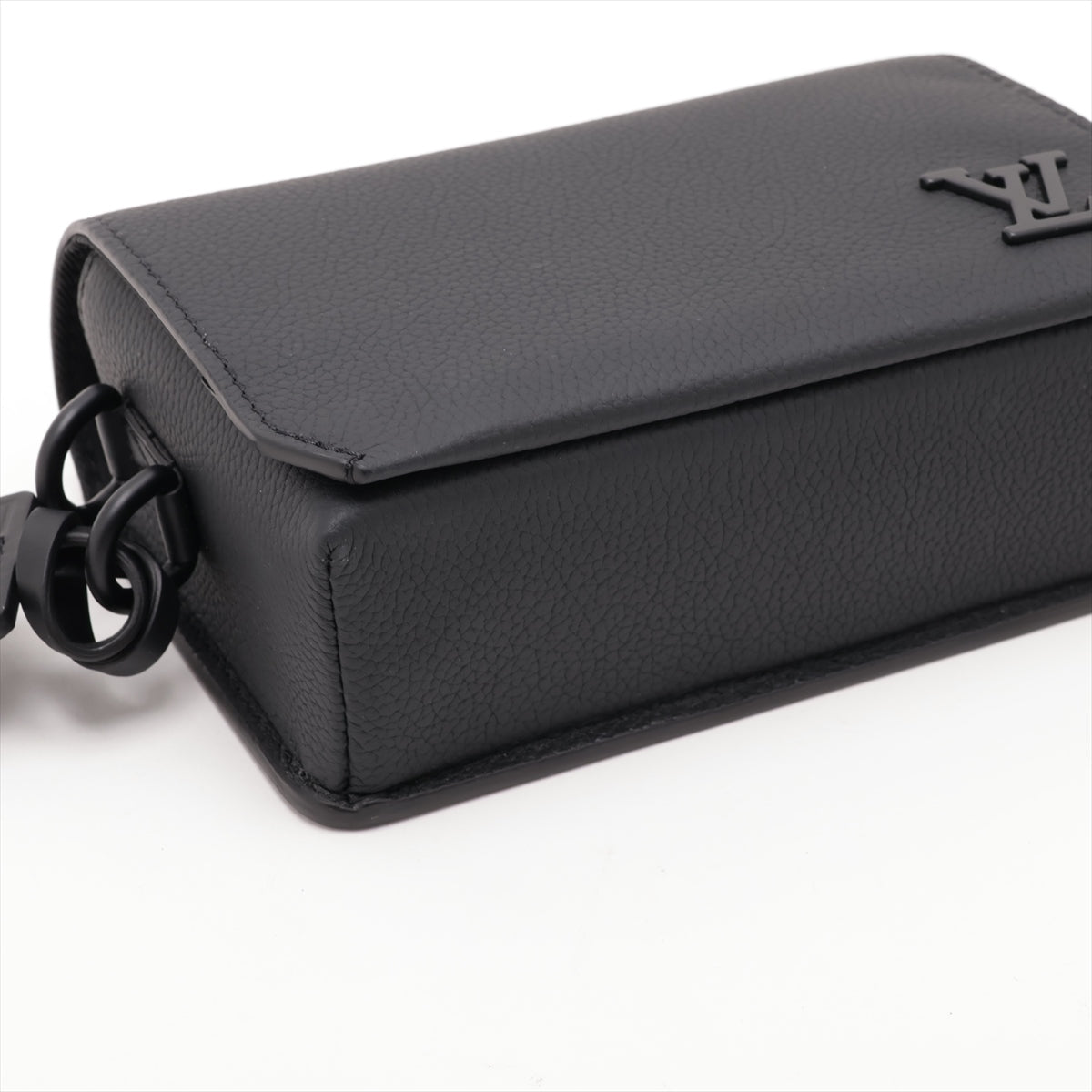 Louis Vuitton LV Aerogram Fastline Wearable Wallet M82085 Responsive
