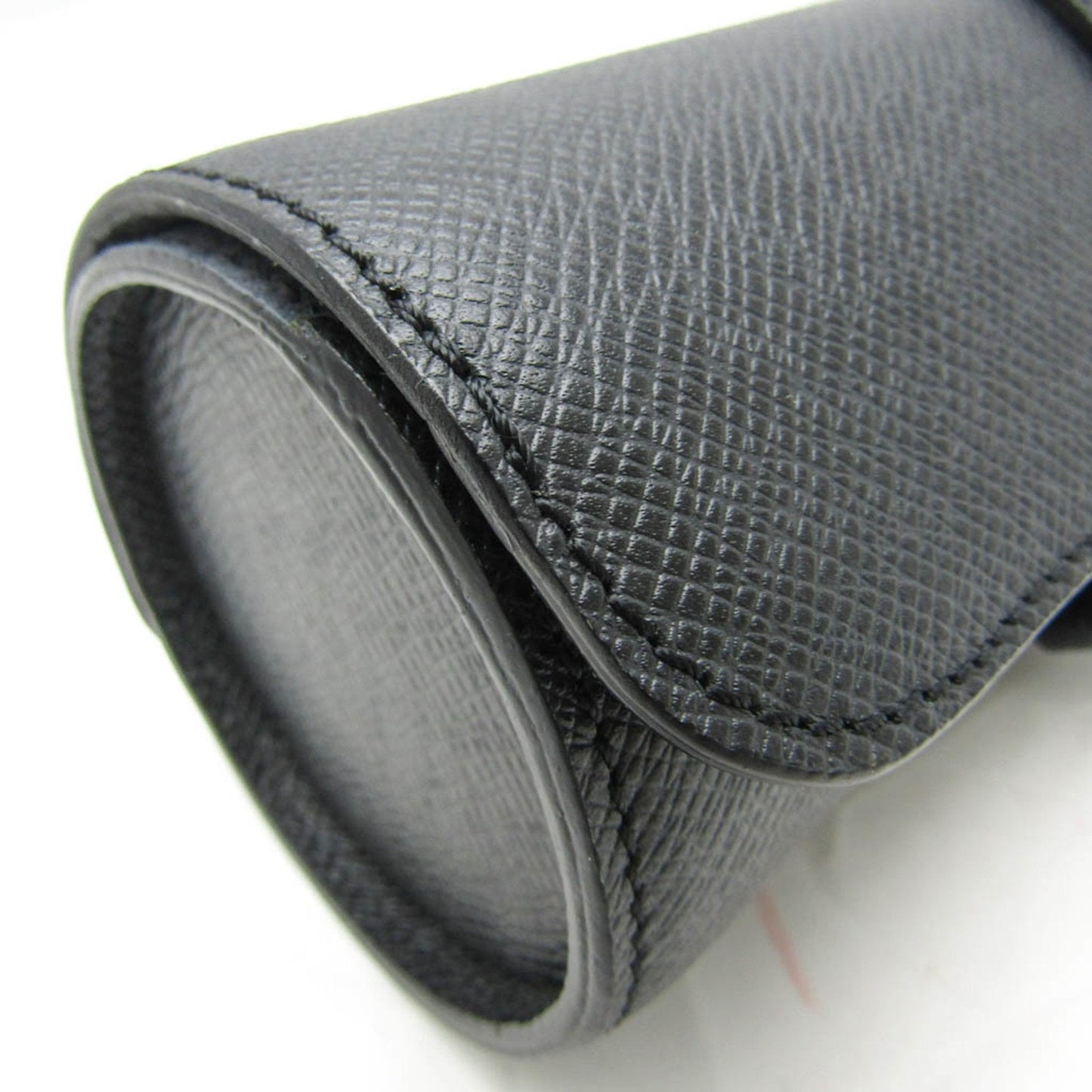 Louis Vuitton Taiga Leather Wallet ()