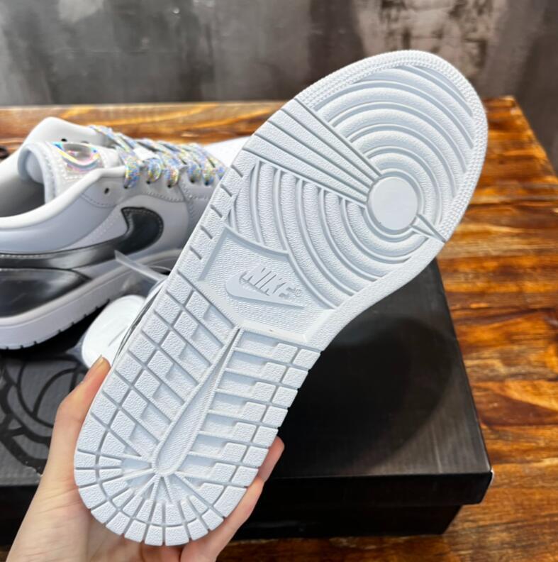 SAMC - NKE Shoes - 660