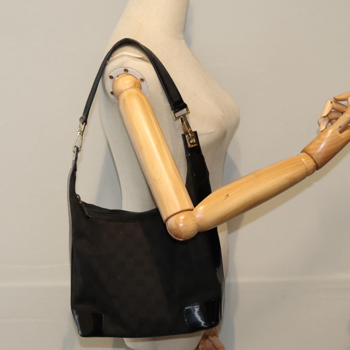 GUCCI GG Canvas Shoulder Bag Black 001 4204 84431