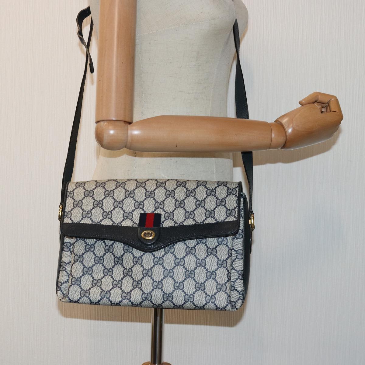 GUCCI GG Supreme Sherry Line Shoulder Bag PVC Navy gold 904 02 084 85245
