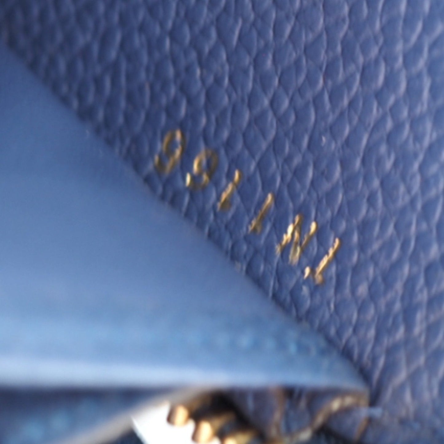 Louis Vuitton Zippy Wallet Leather Wallet ()