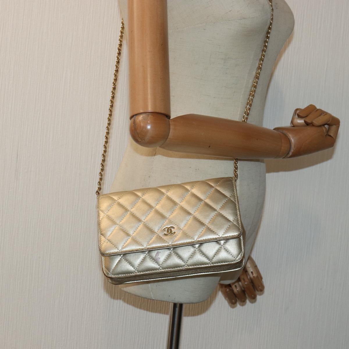 CHANEL Matelasse Chain Shoulder Bag Lamb Skin Gold Tone Gold CC 88657
