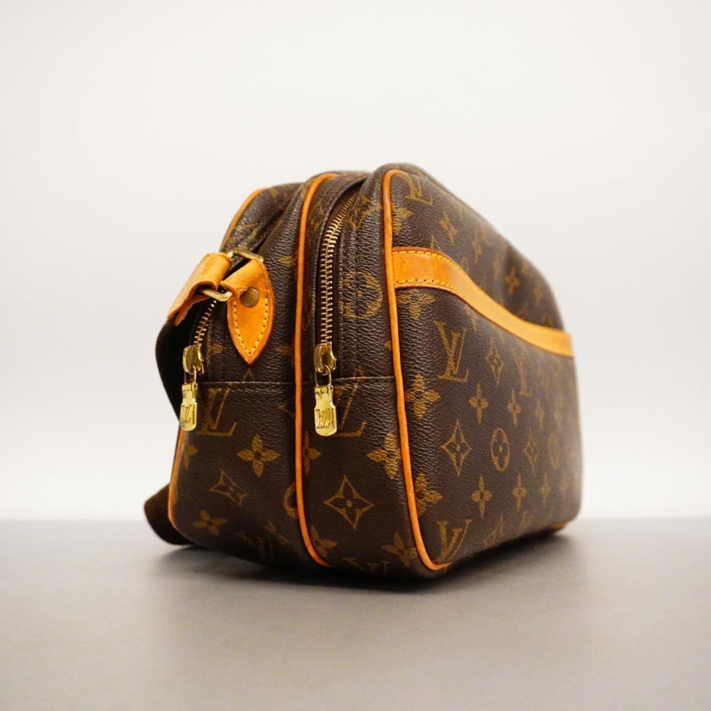Louis Vuitton Reporter Canvas Shoulder Bag ()