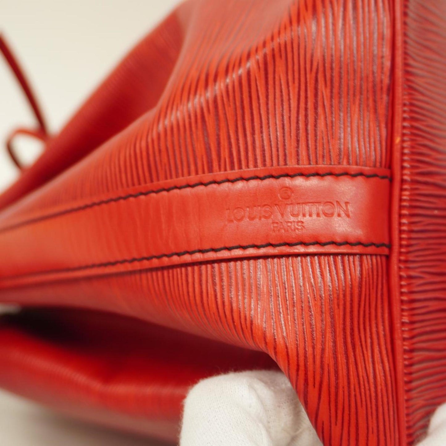 Louis Vuitton Petit Noé Leather Shoulder Bag ()