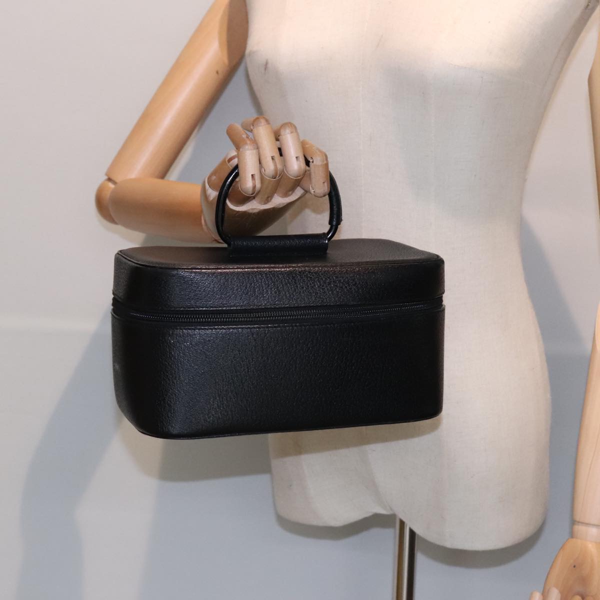 GUCCI Cosmetic Pouch Leather Black Gold 90255