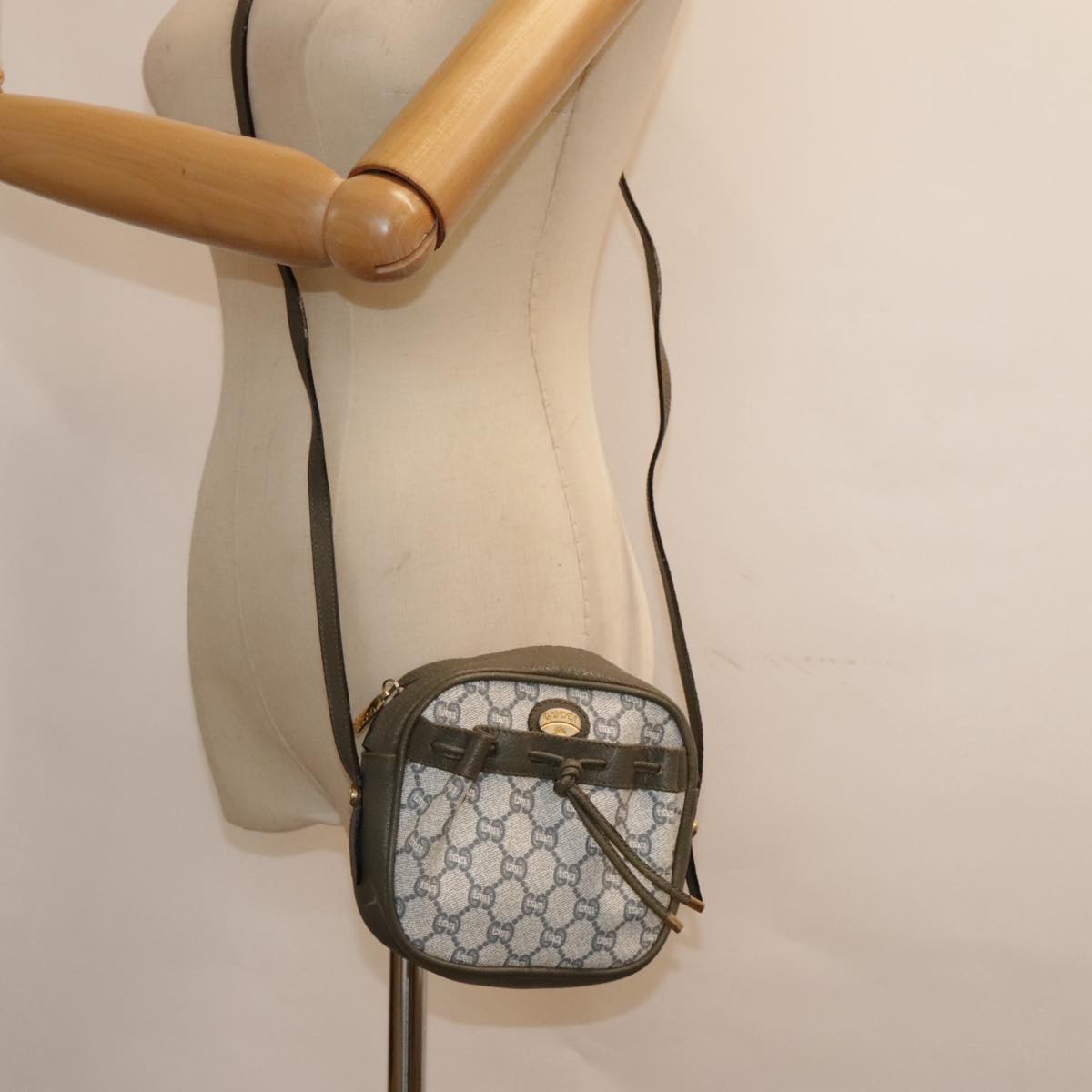 GUCCI GG Plus Supreme Shoulder Bag PVC Gray Gold 90605