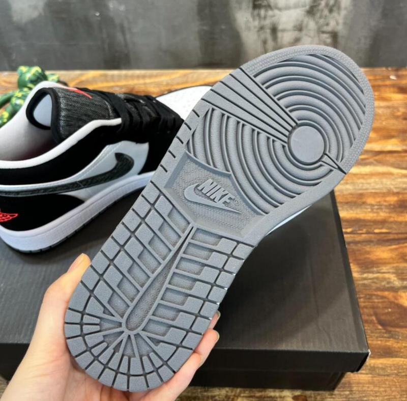SAMC - NKE Shoes - 876