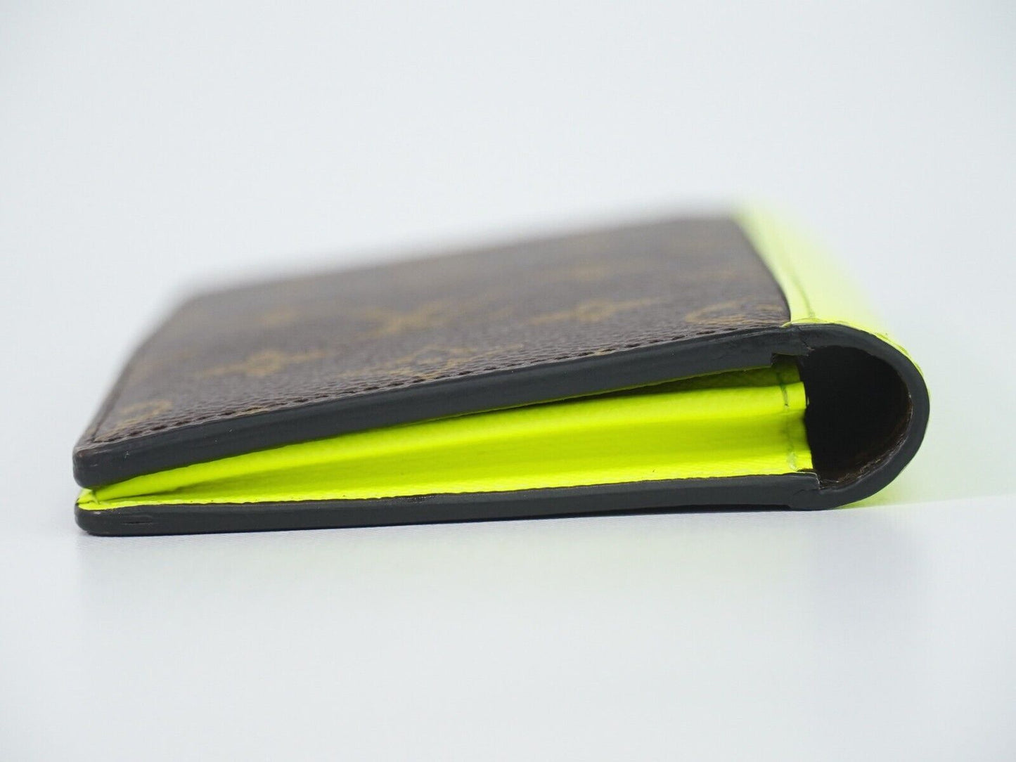 Louis Vuitton Portefeuille Brazza Canvas Wallet ()