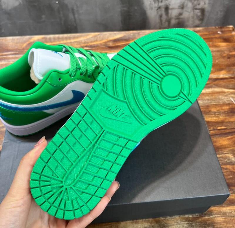 SAMC - NKE Shoes - 689