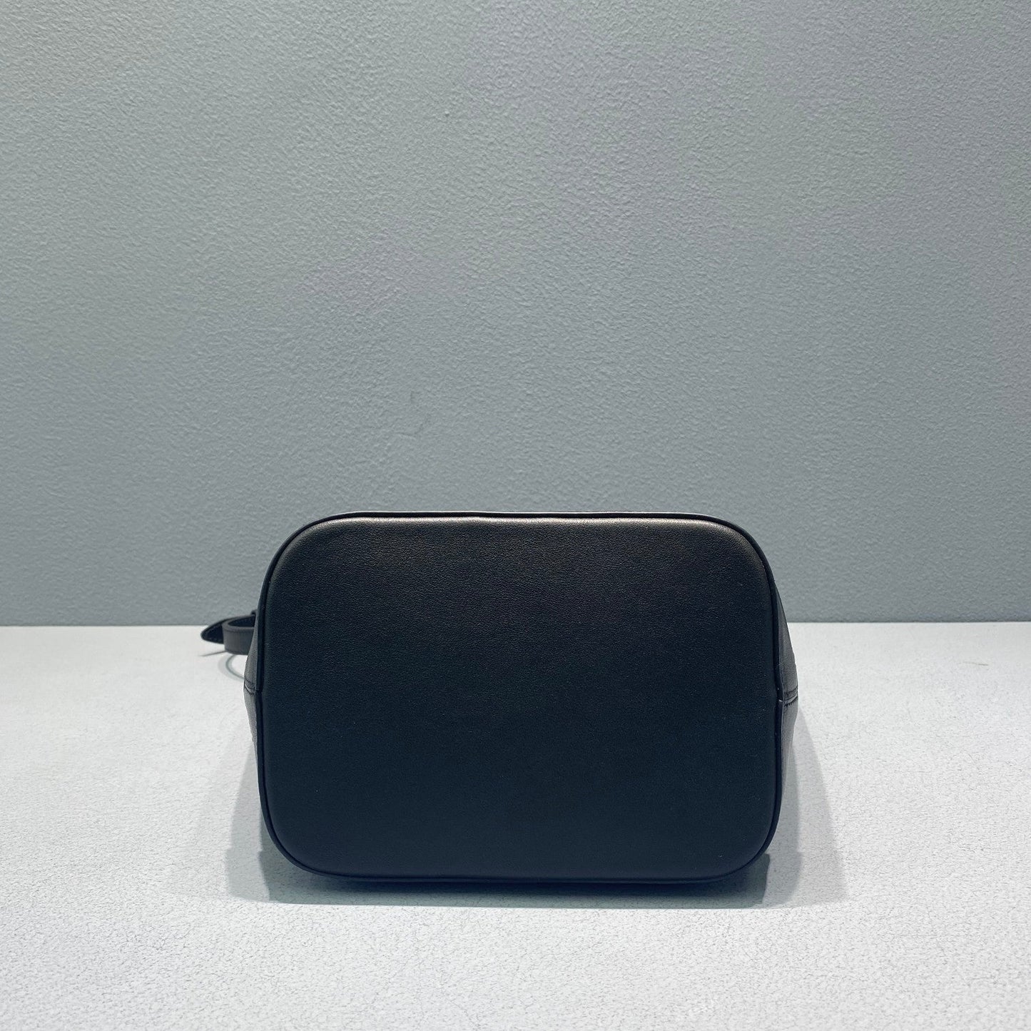 GLAMI Small Bucket Cuir Triomphe Black For Women 9in/22cm 198243DU3.38NO