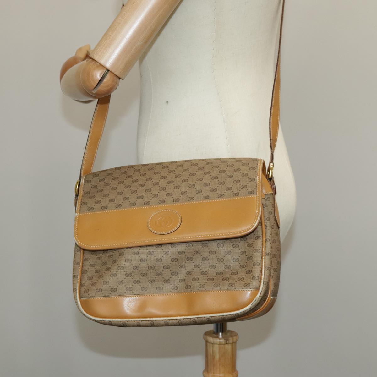 GUCCI Micro GG Supreme Shoulder Bag PVC Beige Gold 99301