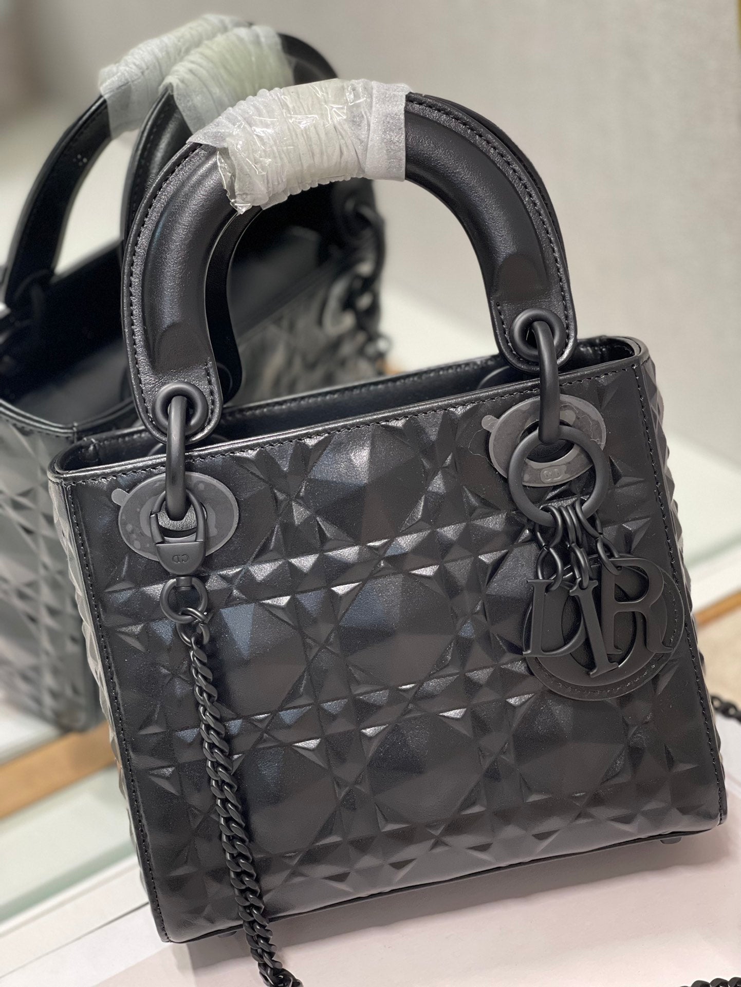 GLAMI Mini Lady Bag Cannage with Beaded Motif, Black, For Women Women’s Handbags, Crossbody Bags, 17cm CD M0505SNEA_M900