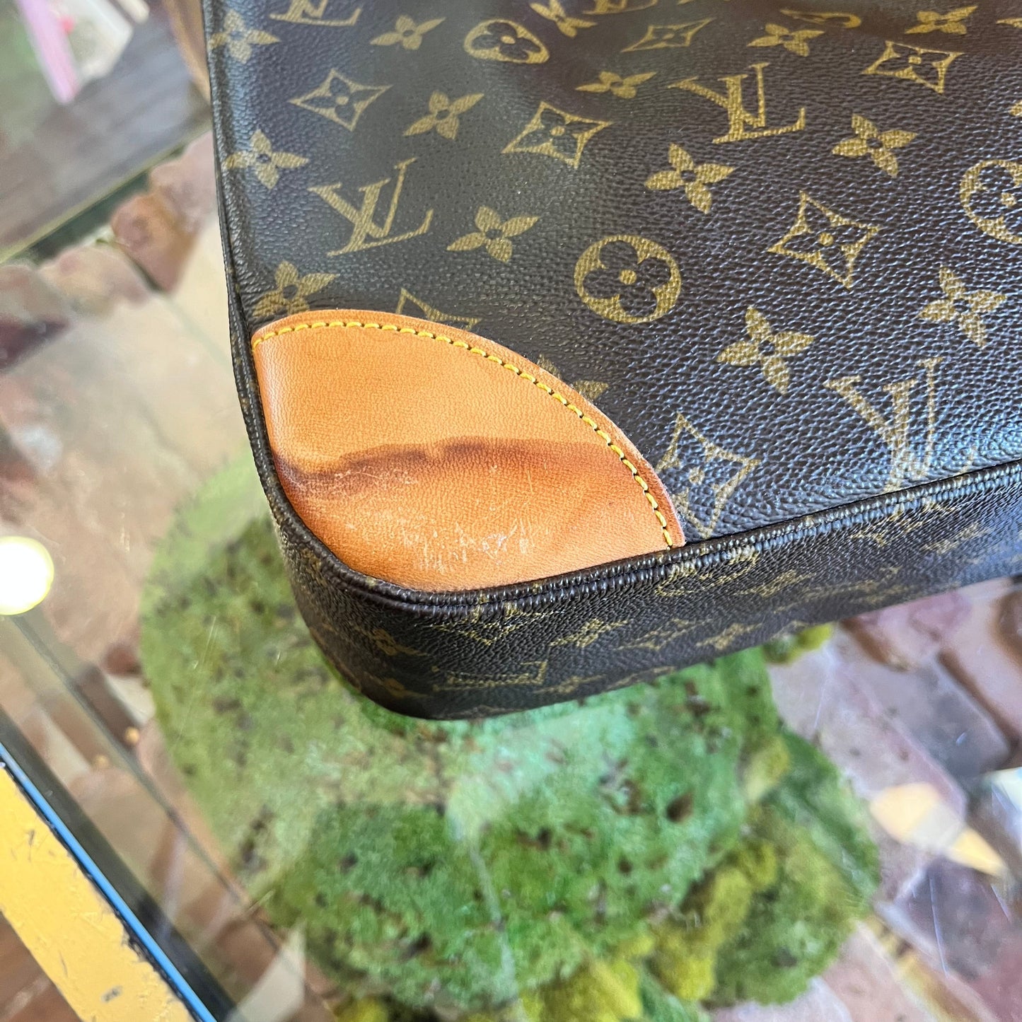 LOUIS VUITTON Boulogne 30 Monogram Canvas Hobo Bag