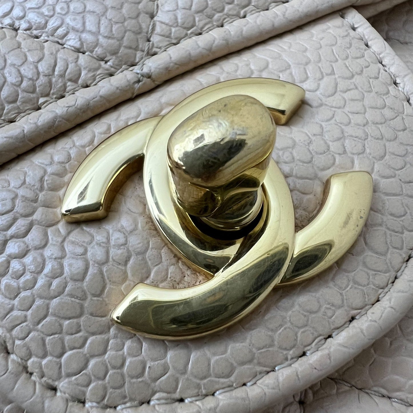 GLM-Medium Classic Flap CF in Beige Caviar and GHW