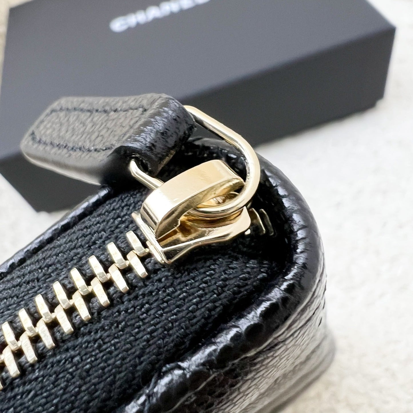 GLM-25C New Zipped Small Wallet / Card Holder in Black Caviar and LGHW (Model: AP3686)