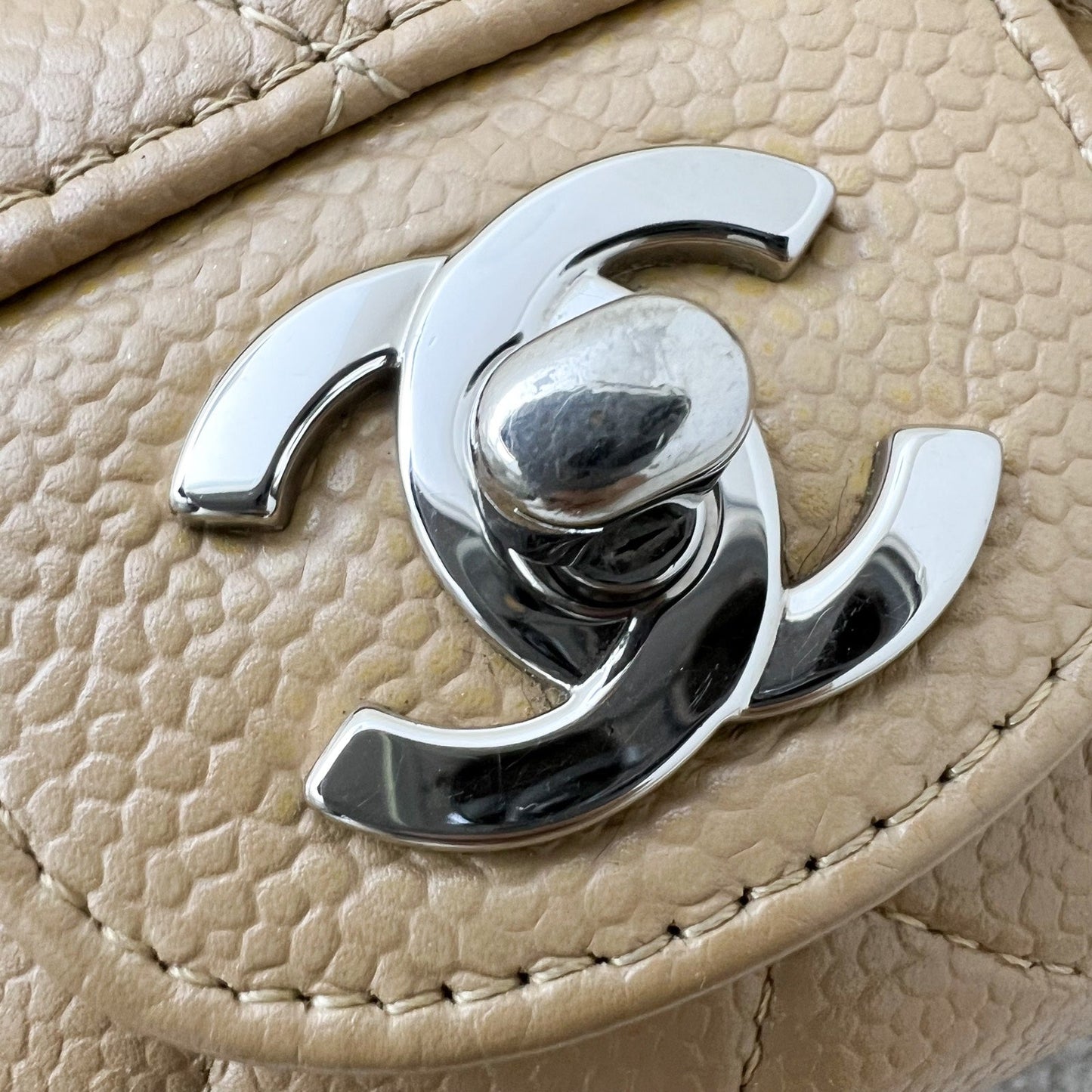 GLM-Medium Classic Flap CF in Beige Caviar and SHW