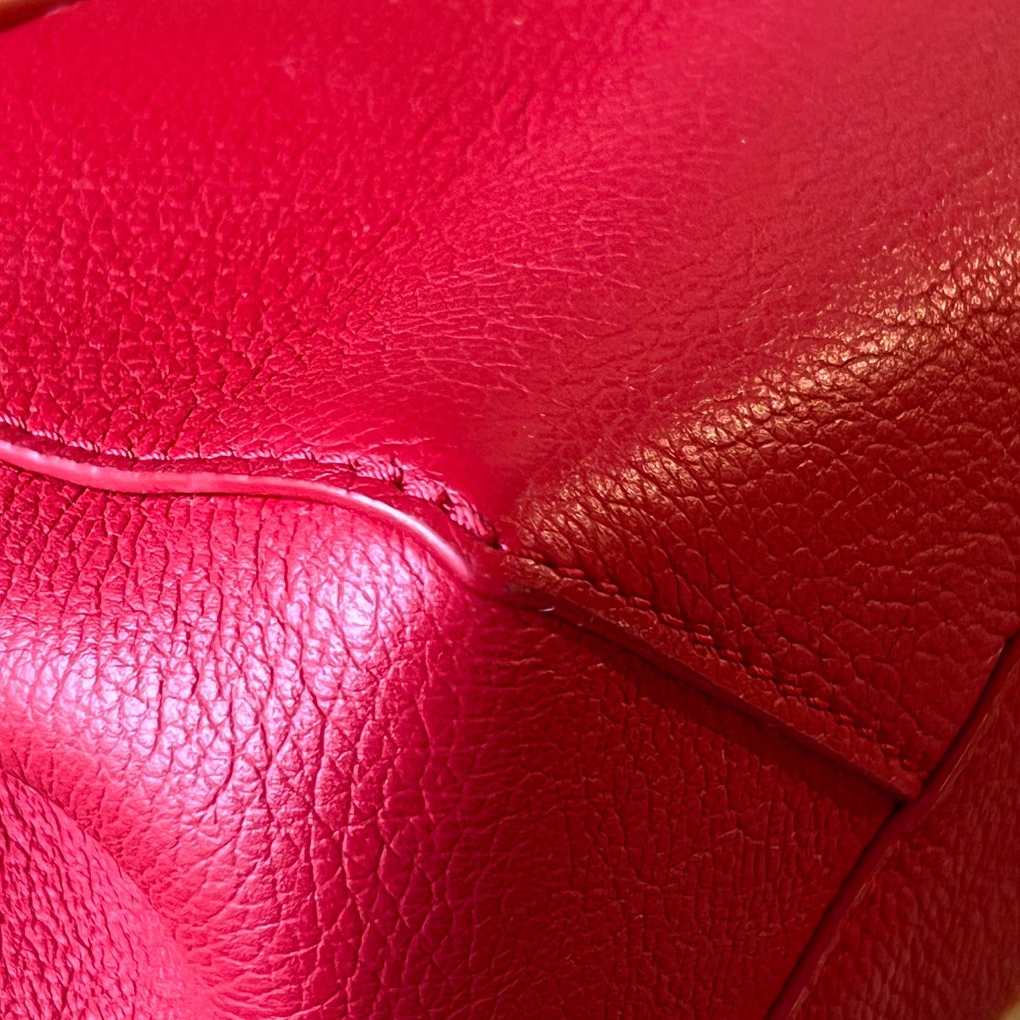 LOUIS VUITTON Lockme II BB Rubis Pebbled Leather Shoulder Bag
