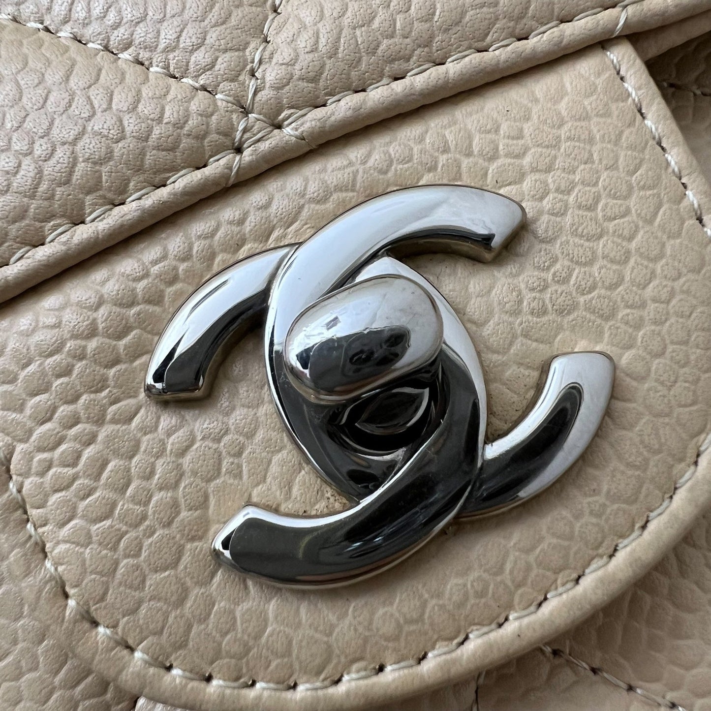 GLM-Medium Classic Flap CF in Beige Caviar and SHW