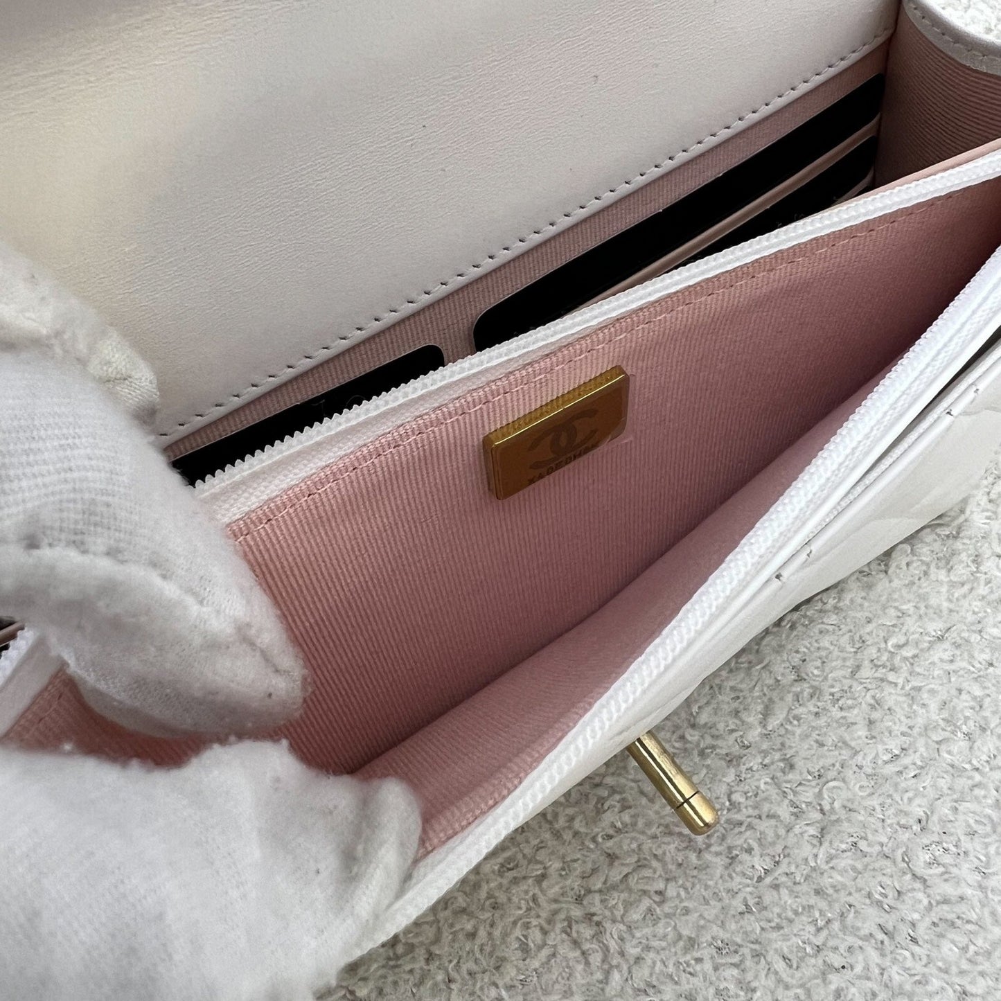 GLM-24C Double Pearl Adjustable Chain Wallet on Chain WOC in White Calfskin and AGHW (Model: AP2289)