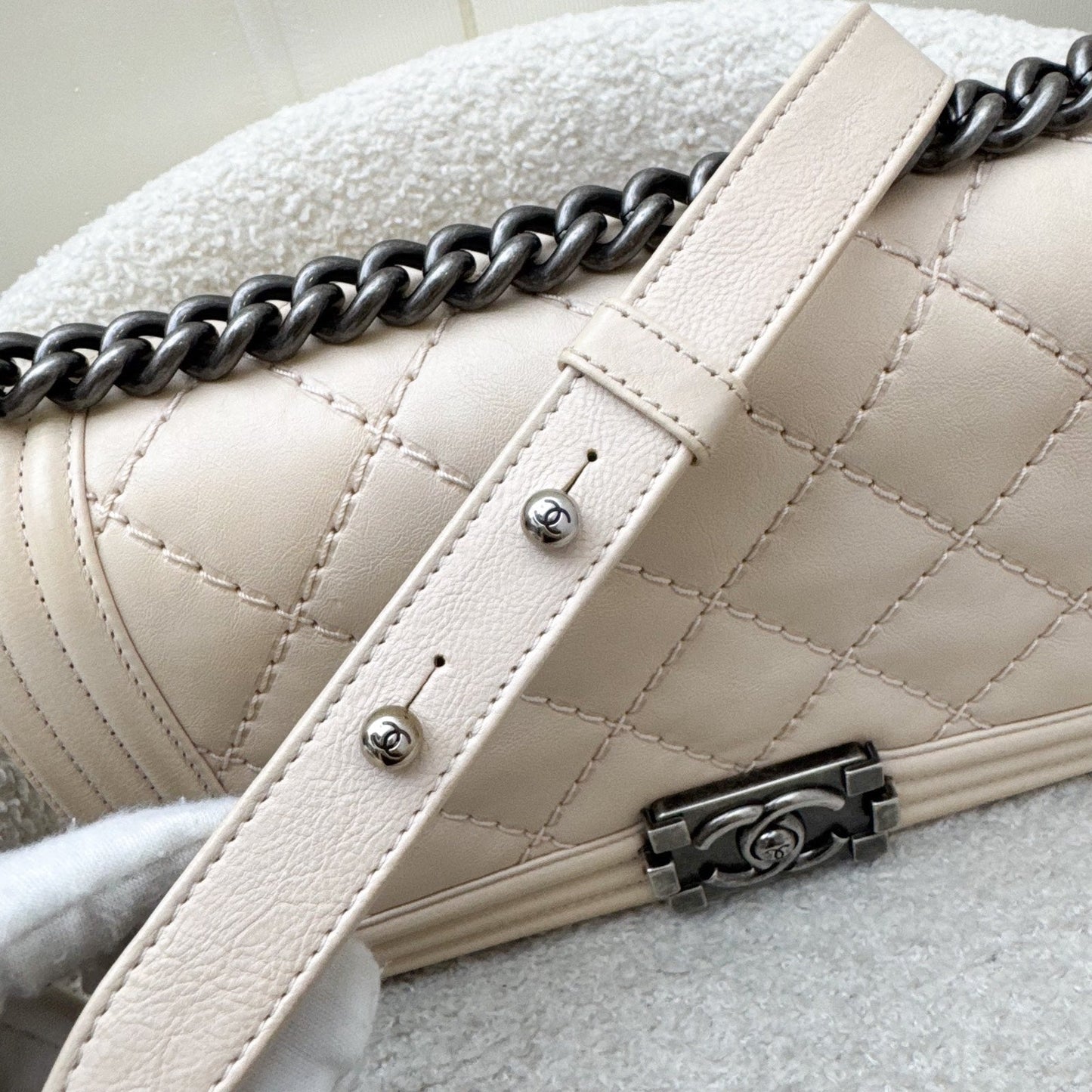 GLM-Medium 25cm Boy Flap in Nude Pink Calfskin and RHW
