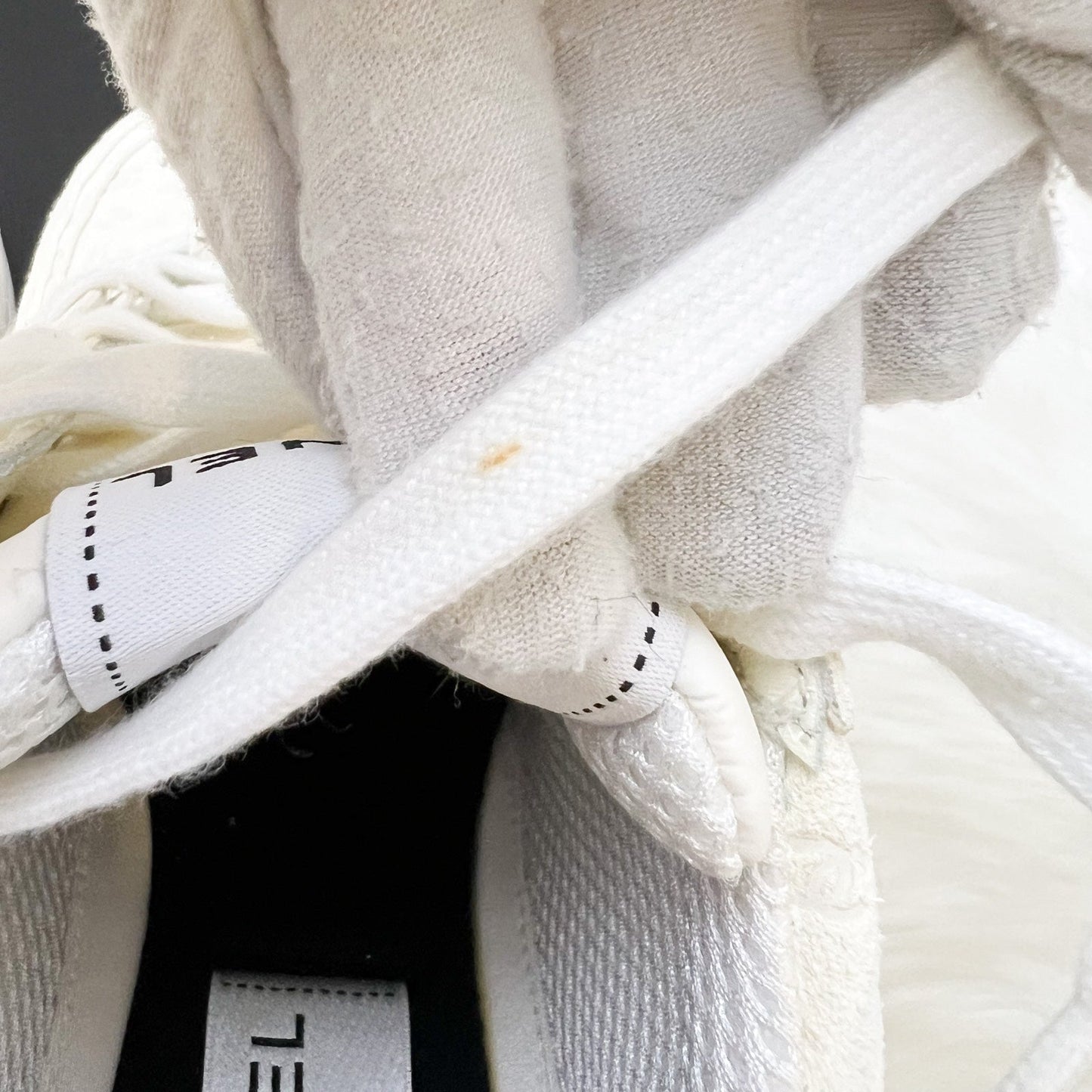 GLM-GLM- Logo Printed Sneakers in White Sz 38.5