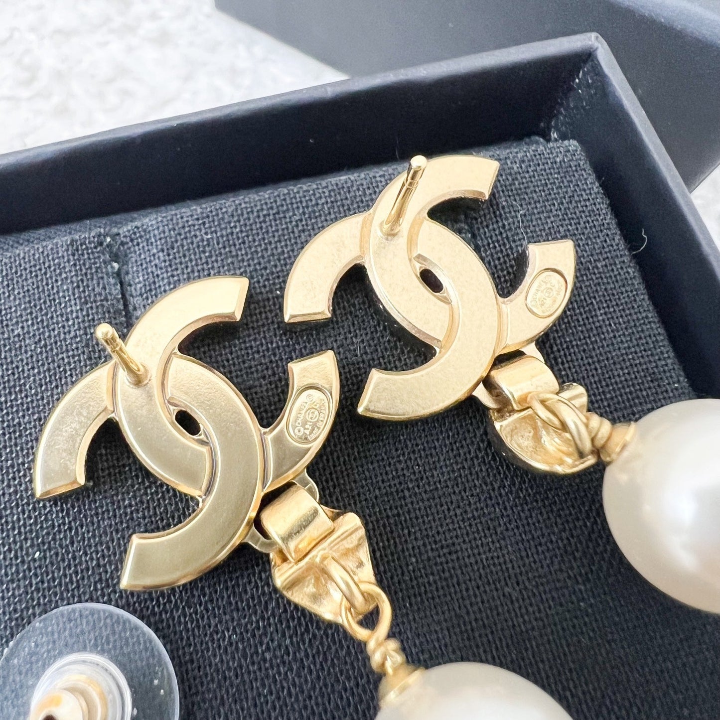 GLM-18B Dangling Earrings with Crystals, Pearl and AGHW