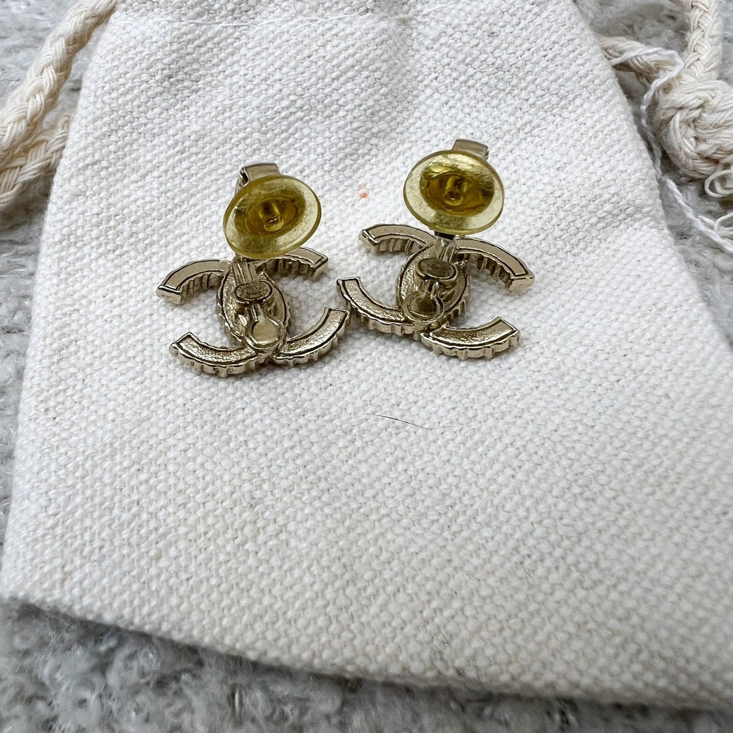 GLM-19S Clip-on GLM- Earrings with Rainbow Crystals and LGHW
