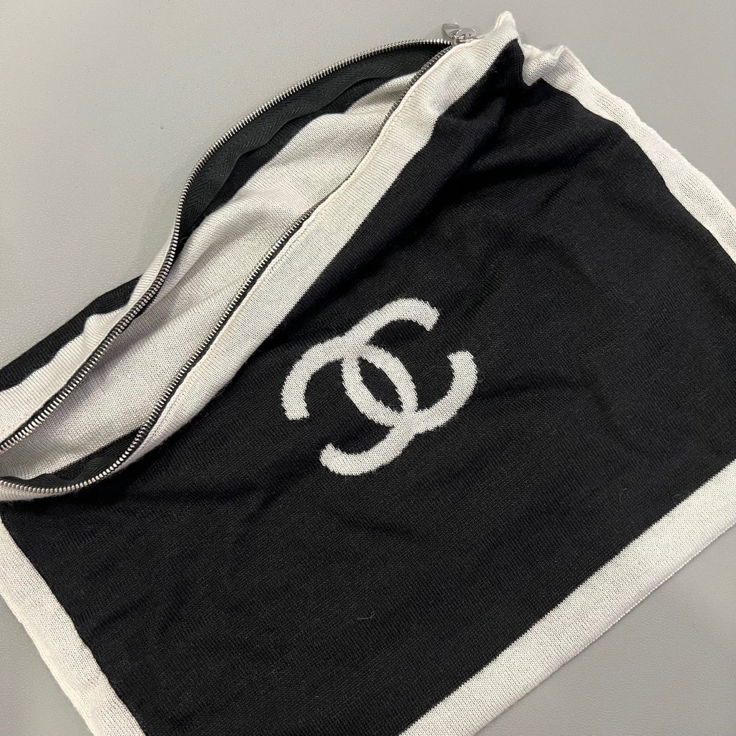 GLM-4 Piece Travel Set with Pouch, Shawl, Socks and Eye Shield in Black and White Cashmere / Wool / Silk