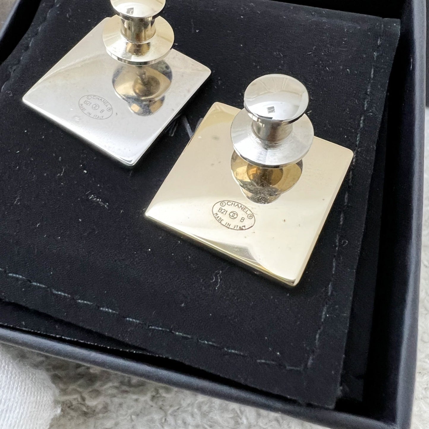 GLM-Pair of Pins (Brooches) in SHW