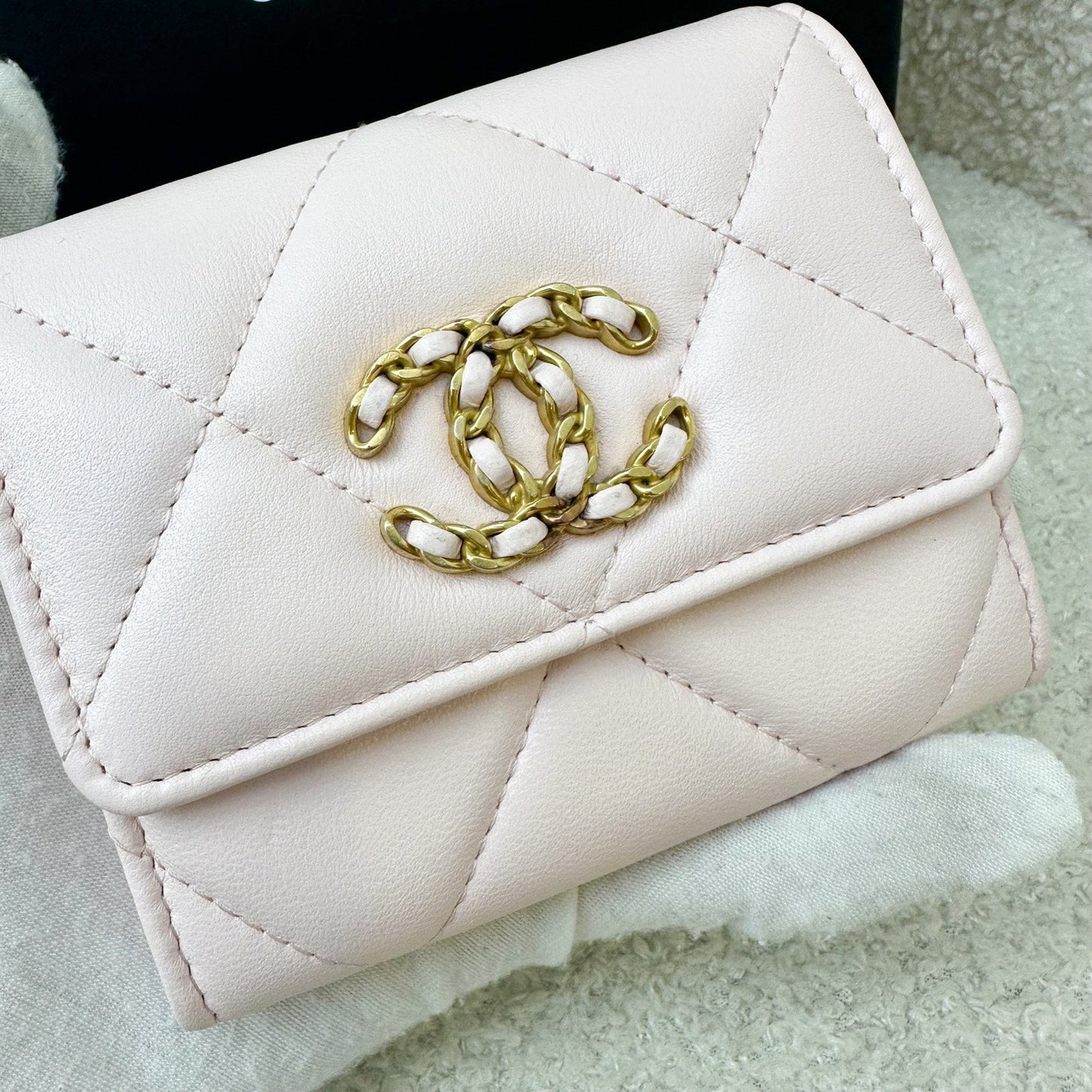GLM-19 XL Card Holder in 22P Pink Lambskin GHW