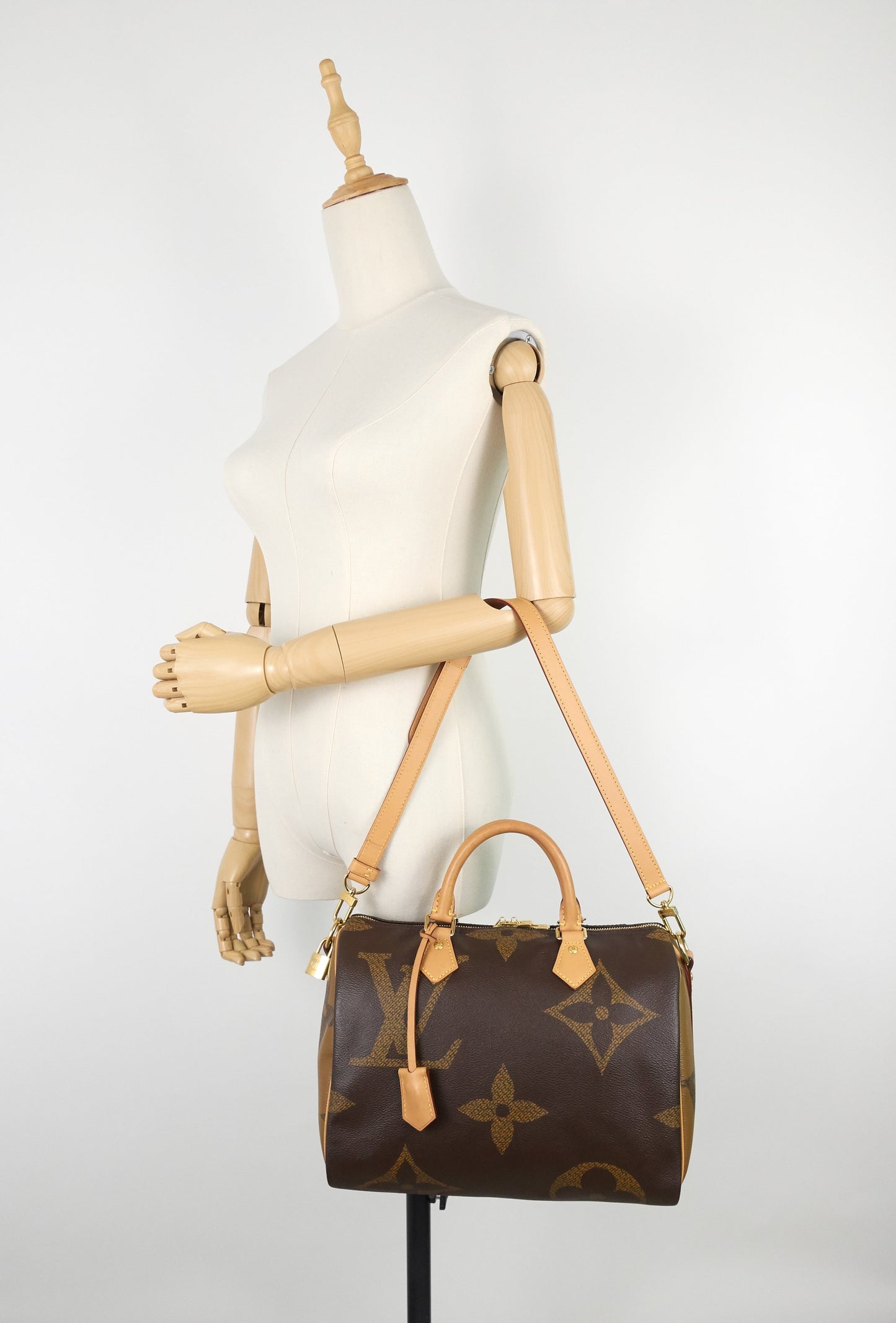 Louis Vuitto Speedy Bandoulière 30 Monogram Giant Reverse Canvas Bag