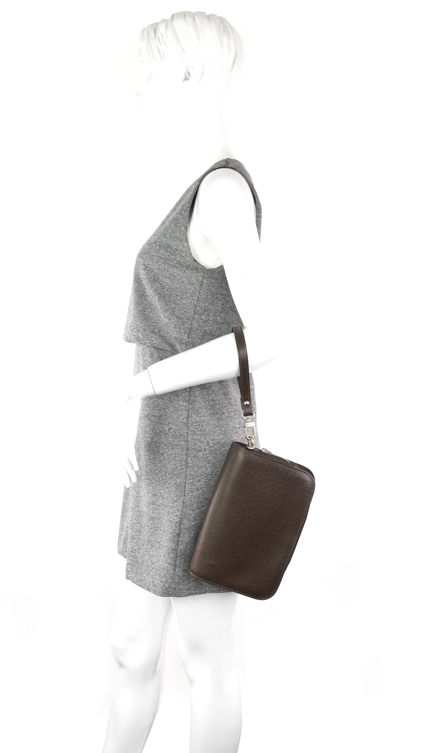 Louis Vuitto Pochette Baikal Grizzli Taiga Leather Bag