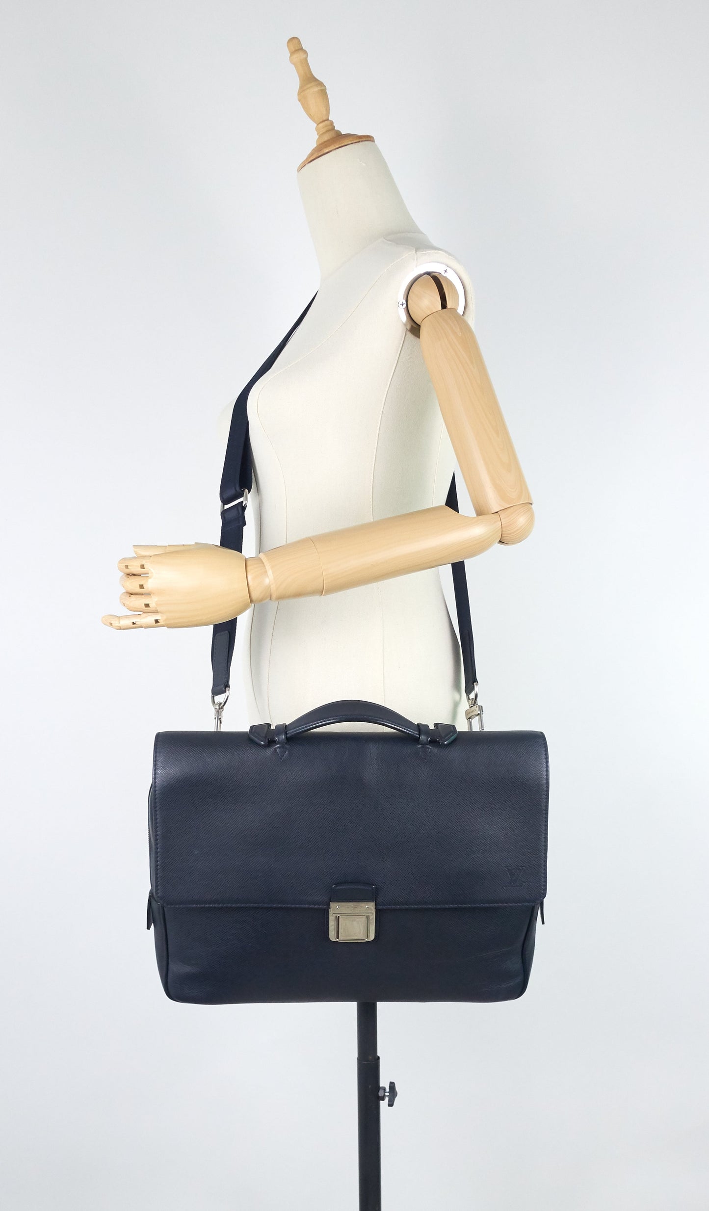Louis Vuitto Vassili PM Taiga Leather Briefcase Bag