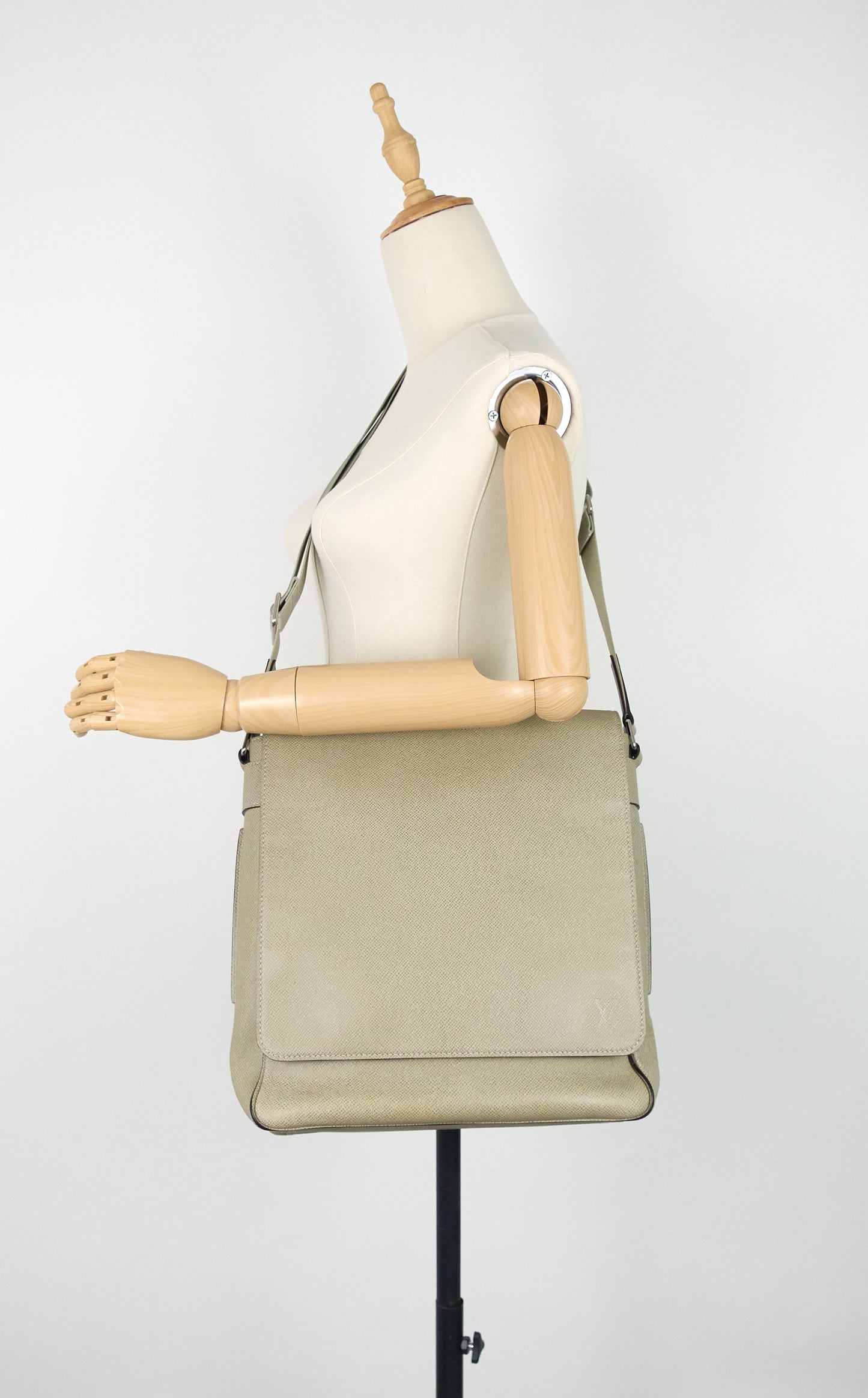Louis Vuitto Milo Taiga Leather Messenger Bag