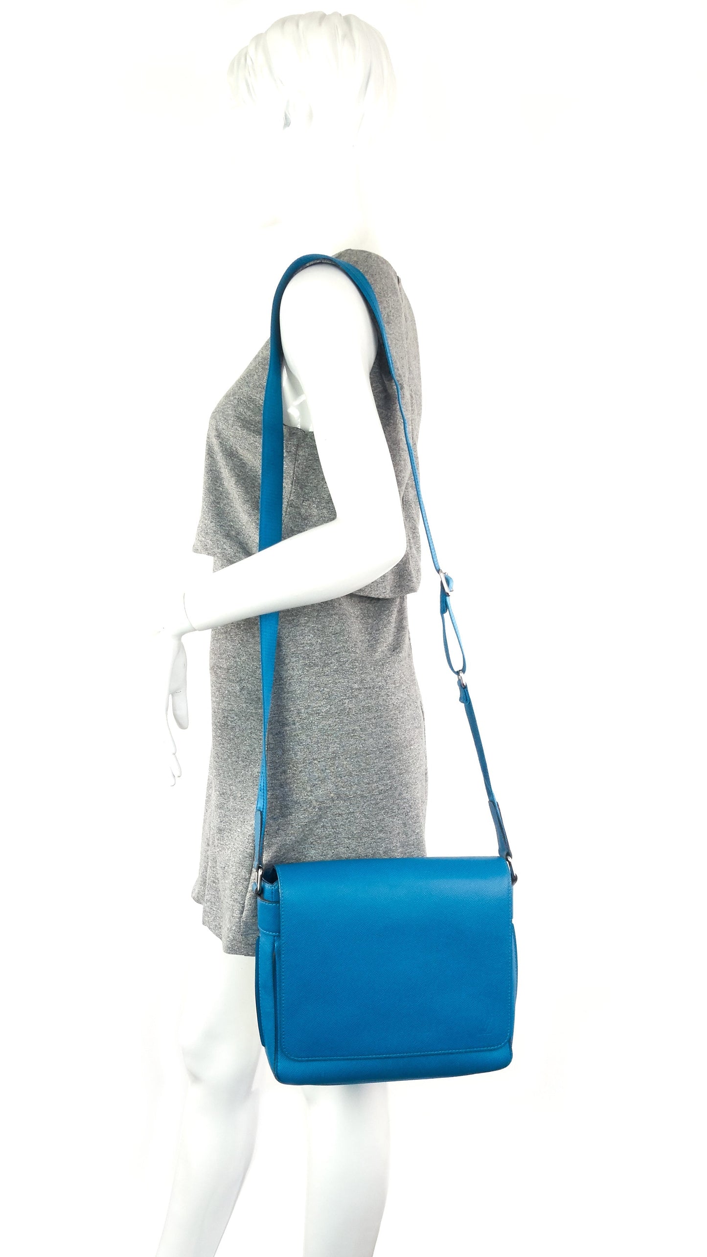 Louis Vuitto Roman PM Taiga Leather Messenger Bag