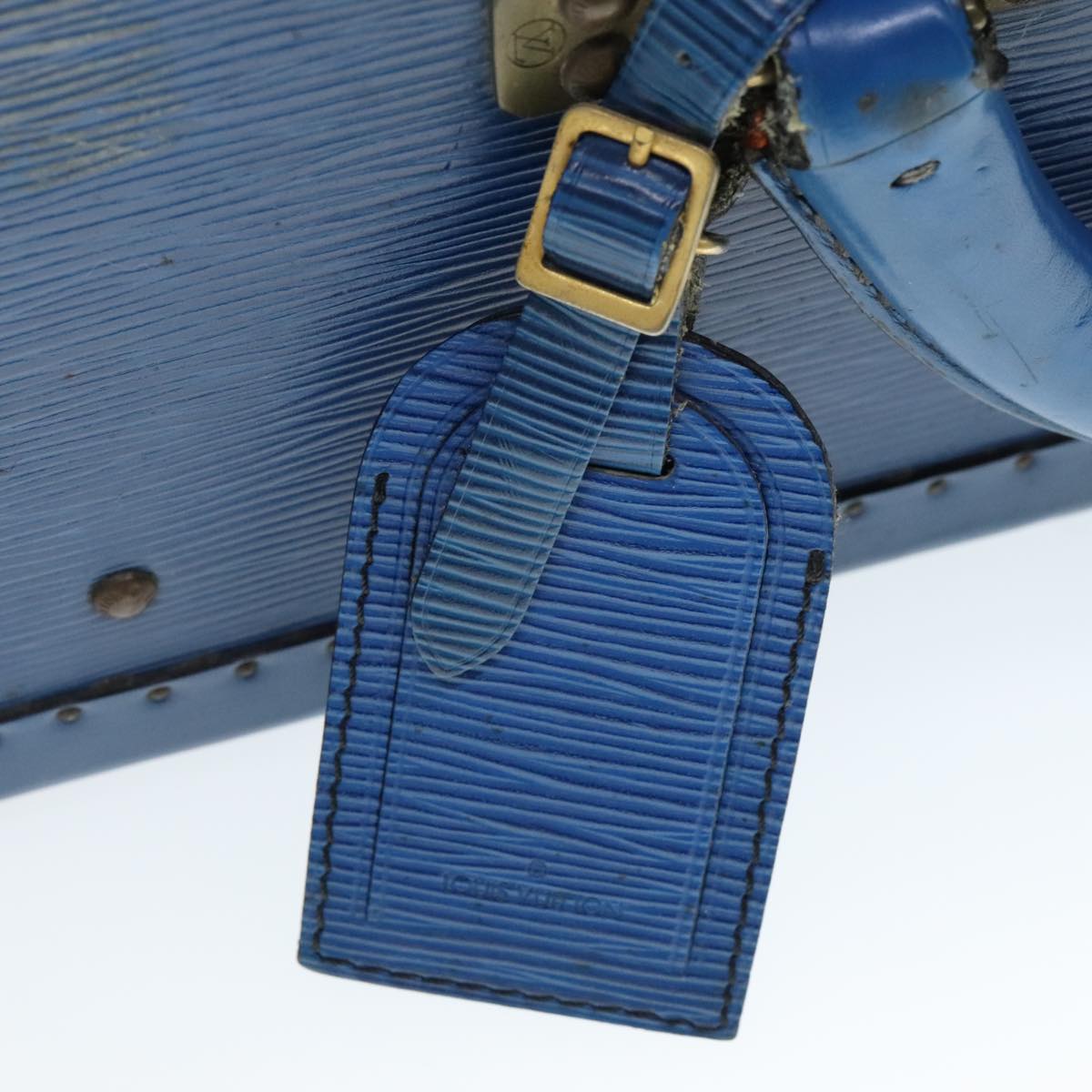 Elegant Leather Trunk with Key and Clochette