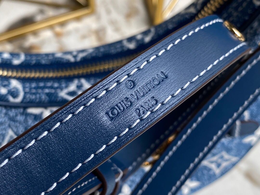 LV Loop SinGLAMI 1854 Jacquard Navy Blue By Nicolas Ghesquière For Cruise Show, WoHandbags 9.1in/23cm LV M81166
