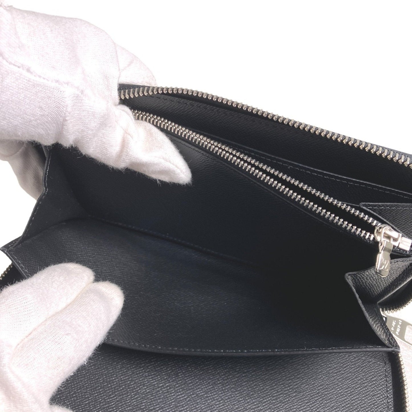 Louis Vuitton Zippy Organizer Leather Wallet ()