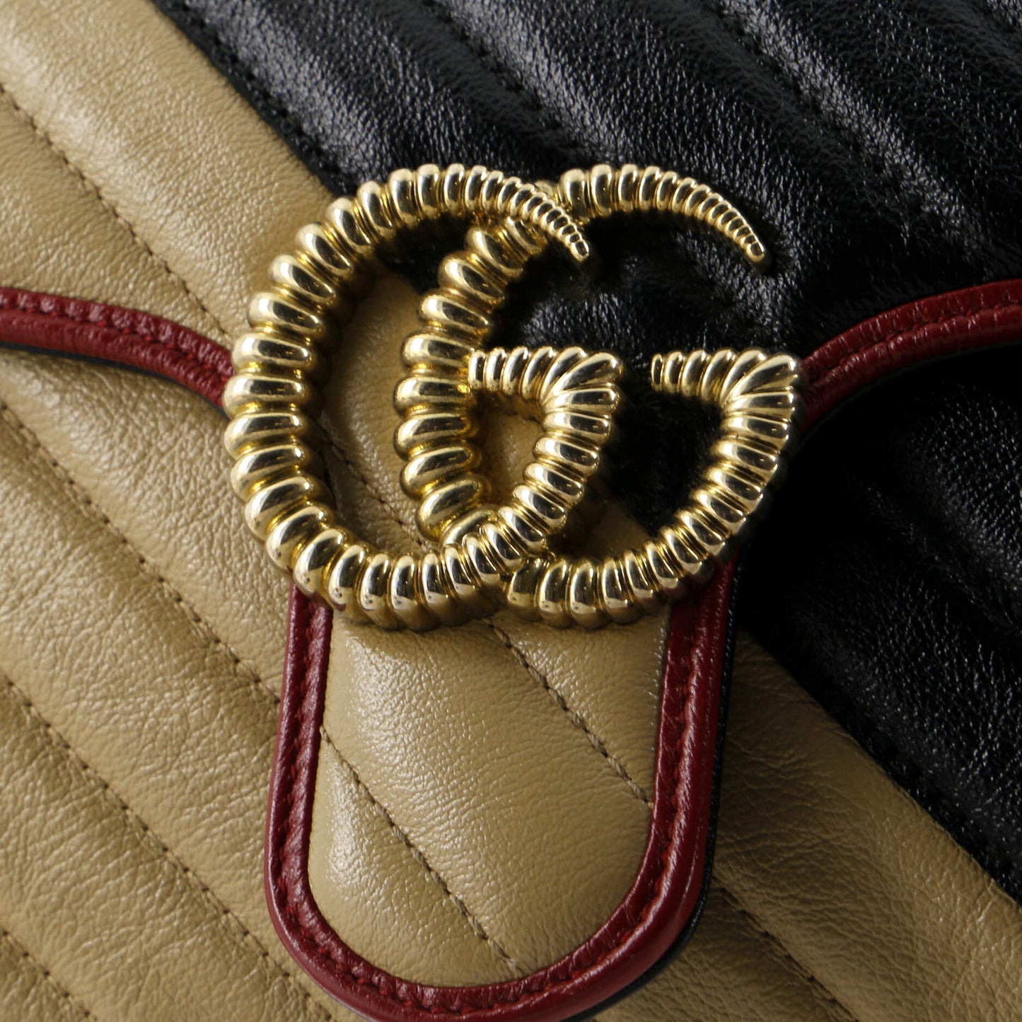 GG Marmont Flap Bag Diagonal Quilted Leather Medium
