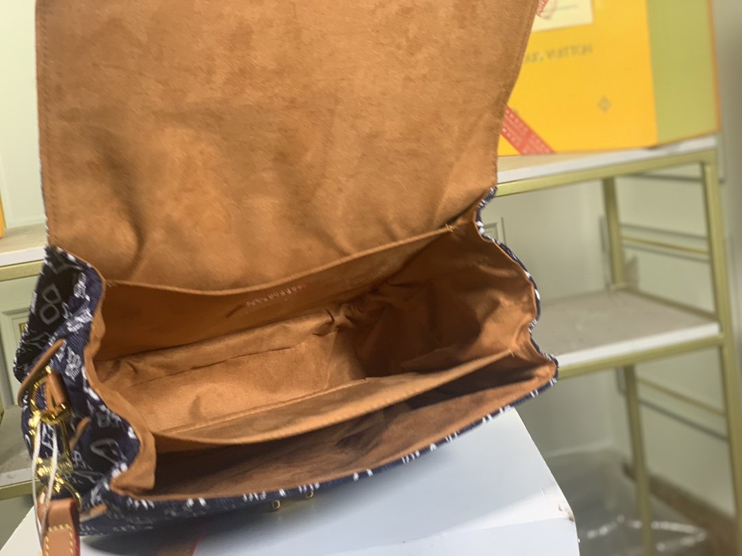 EN - New Arrival Bags LUV 111