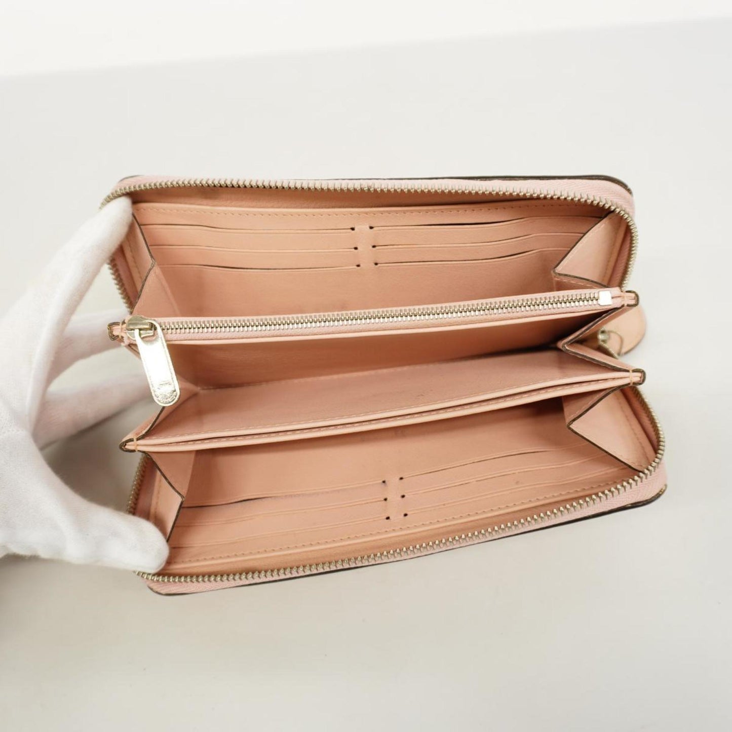 Louis Vuitton Zippy Leather Wallet ()