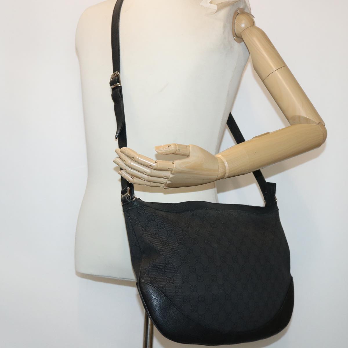 GUCCI GG Canvas Shoulder Bag Leather Black 272380 am4590
